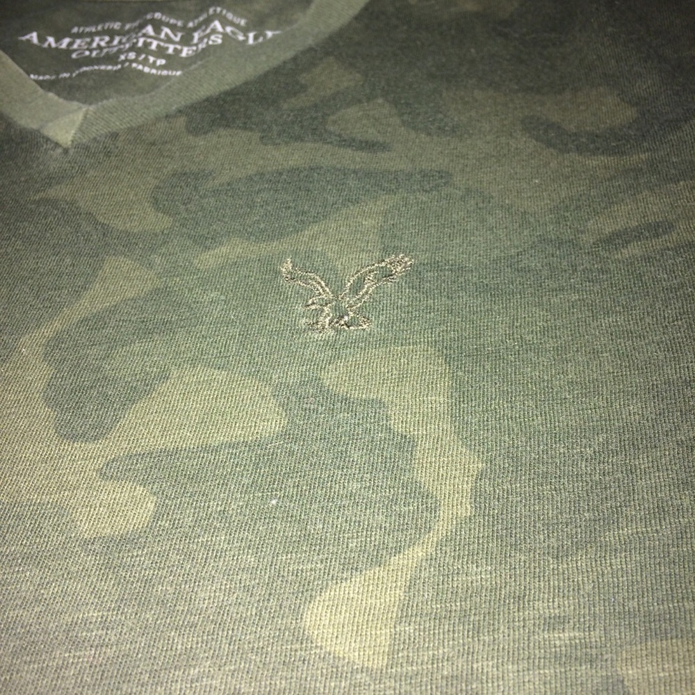Camo V-cut t-shirt🌸